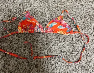 Bikini top thumbnail 1