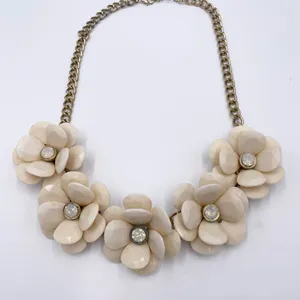 Vintage Y2K Chunky Acrylic Flower Necklace Rhinestone Jewel Statement Retro thumbnail 3