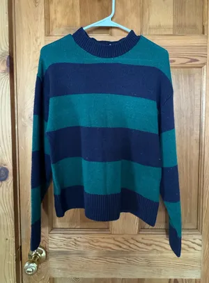 H&M Sweater thumbnail 1