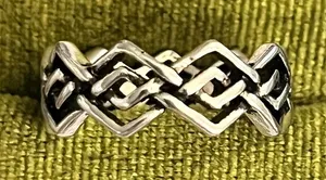 Classic Design Intricate Detailing Stainless Steel Silver Band Size 6 thumbnail 1