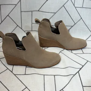 TOMS Kelsey Wedge Booties 6.5‎ Taupe Suede V-Cut Ankle Boots 10016174 thumbnail 2