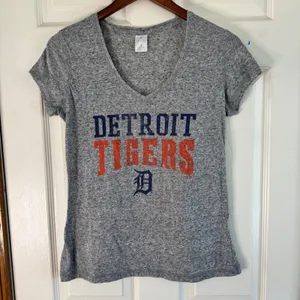 MLB Detroit‎ Tigers V-Neck T-Shirt Women's Heather Gray Baseball Tee M thumbnail 5