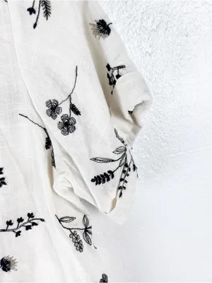 KIRIOUS Floral Embroidered Linen Blend Short Sleeves Tie Front Crop Top Small thumbnail 5