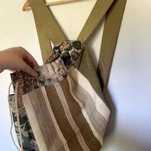 Vintage patchwork quilted backpack drawstring closure stripes beige floral pink‎ Pink thumbnail 2