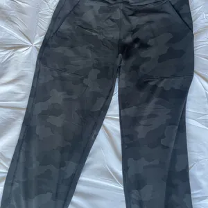 Lululemon Align joggers thumbnail 1