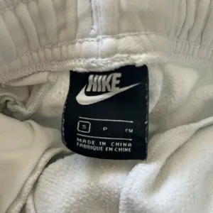 Nike Club Fleece Joggers Womens Small White Sweatpants Embroidered Swoosh - flaw thumbnail 4