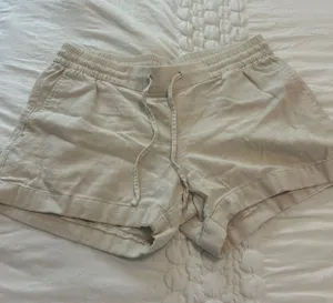 Old Navy Linen Shorts thumbnail 1