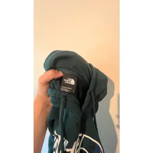 The North Face Women's Large Green Pullover Hoodie Plaid Logo Graphic Sweatshirt thumbnail 5