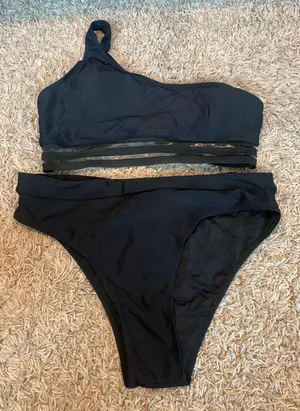 Bathing Suit Set Size L thumbnail 1