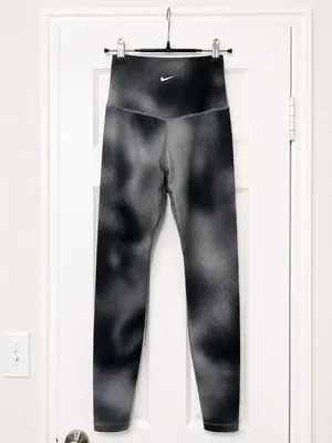 Nike One Dri-FIT High Rise Ombre Leggings Gray Black Workout Running XS thumbnail 4