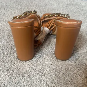 Women’s Liliana Mabel-17 Chunky Gold Tone Chain Lace Up Heel Size 6.5 NEW thumbnail 5