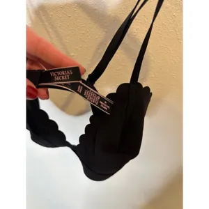 Victorias Secret Black Scallop Trim Demi Bra Size‎ m thumbnail 2