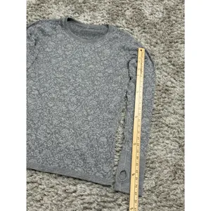 Lululemon Swiftly Tech Long Sleeve T-Shirt Top Women’s Size 10 18x28 Gray thumbnail 10