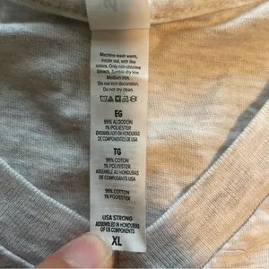 Merry Christmas Gray V-Neck T-Shirt Size XL‎ thumbnail 4