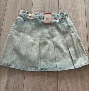 Levi’s Denim Jean On Blast Light Wash Pleated Mini Skirt thumbnail 7