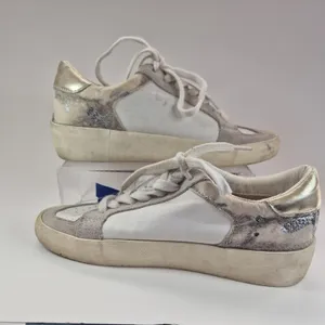 Vintage Havana Dixie Women's Fashion Sneakers Glitter Fluffy Toe Size 6 thumbnail 1