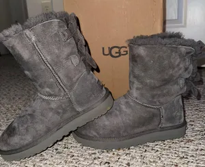 Gray Bailey Bows thumbnail 1