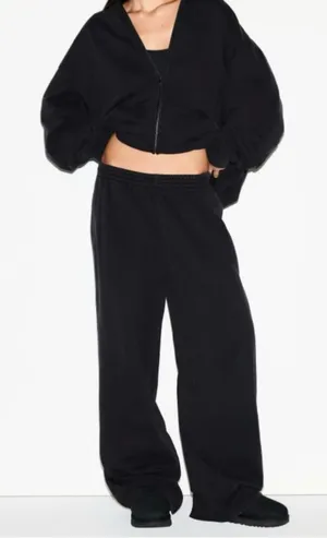 Skims (Gar) Boyfriend Fleece Baggy Sweatpant | Color WASHED ONYX | Size XS thumbnail 1