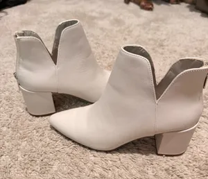 White Boots Size 7 thumbnail 1