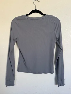 Vuori Ribbed Long Sleeve Henley Top Blue Gray Size M Stretch Athleisure thumbnail 3