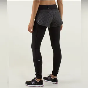 Lululemon Athletica Hot Cheeks Shorts 800 Fill Goose Down Size 8 thumbnail 2