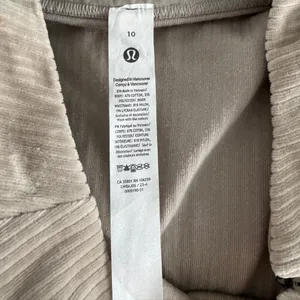Lululemon Scuba NWT Mid Rise Mini Skirt Womens Velvet Cord Size 10 Riverstone thumbnail 10