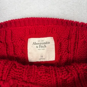 Abercrombie & Fitch Crop Cable Knit Sweater Women’s XS Red Cozy Cabincore Preppy thumbnail 4