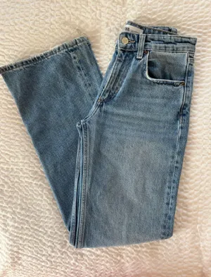 ZARA Wide-Leg Jeans thumbnail 1