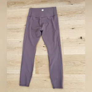 Vuori Studio Pocket Leggings Women's Size Medium Hazel VW446 thumbnail 3