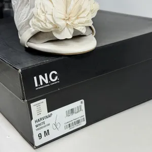 I.N.C. International Concepts Size-9M Harvina Flower Heels Preppy‎ White thumbnail 3
