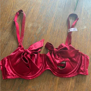 Victoria's Secret Red Satin Underwire Bow Bra thumbnail 2