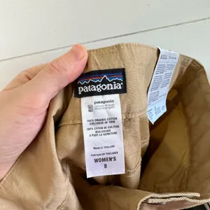Patagonia Women’s 8 Khaki Super Cali Pants Organic Cotton NWT thumbnail 8