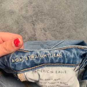 American Eagle Outfitters mom straight jeans thumbnail 6