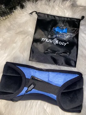 Black Sleep Mask with Built-In Headphones thumbnail 3