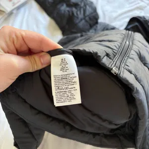 Amazon Essentials Medium Black Lightweight Water thumbnail 6