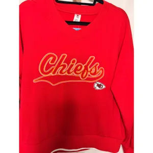 NFL Team Apparel Kansas City Chiefs Red V-Neck Sweatshirt Womens Large NEW thumbnail 3