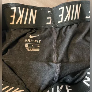 Nike Dri-FIT Women's Training Shorts Gray Athletic Gym Running Size S thumbnail 4