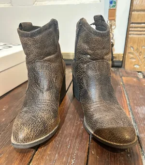 DIRTY LAUNDRY Unite Dark Brown Distressed Motorcycle Ankle Boots NEW size 5 thumbnail 1