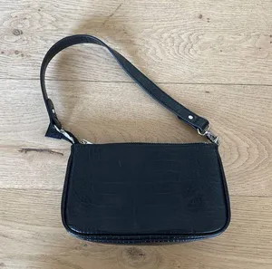 Urban Outfitters - Faux Croc Shoulder Bag in Black thumbnail 4