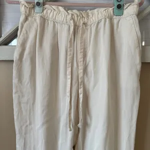 Banana Republic Rayon Paper bag Jogger Pants Ivory Women’s‎ Size M Medium thumbnail 2