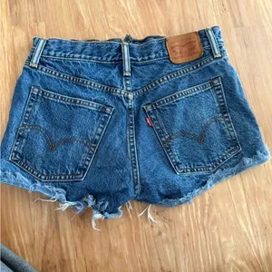 Levi’s Strauss Denim Distressed Women Shorts thumbnail 6