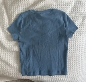 Aritzia Cropped T Shirt thumbnail 2