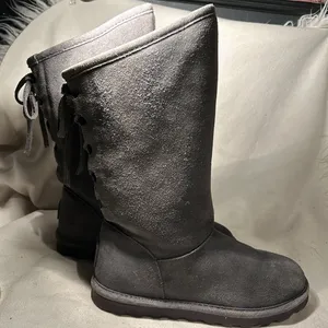 BEARPAW Phylly Sheepskin Lined Suede Womens Pull On boots. Gray size 6. thumbnail 3