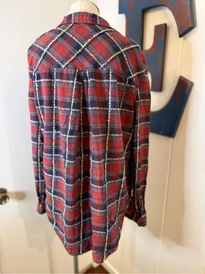 BDG Red and Navy Plaid multi With Yarn Thread Button-Up Shirt Sz M thumbnail 3