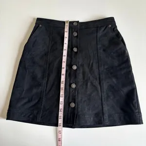 Abercrombie & Fitch Black Faux Suede Button Up A-Line Mini Skirt Women’s XS thumbnail 5