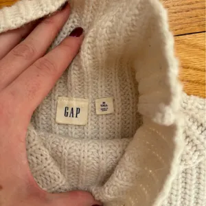 GAP Thick ivory sweater thumbnail 3