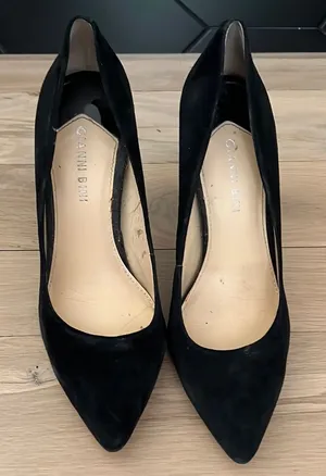 Gianni Bini Black Pointed-Toe Heels thumbnail 1