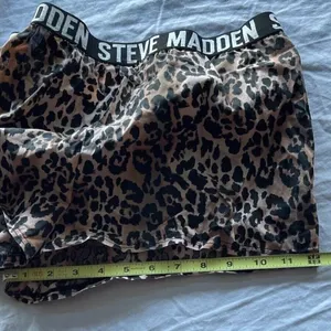 Steve Madden Women's Shorts Cheetah Print sz Small Pjs Comfy Daily Shorts thumbnail 8