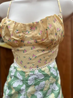 Cute floral crop/bralette top Size XS thumbnail 5