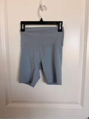 Lululemon Wunder Train High-Rise Short 6" Size 2 thumbnail 3